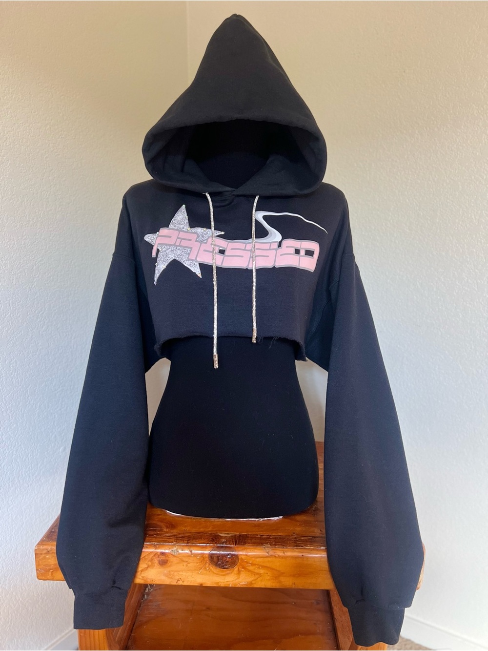 Cropped Hoodie “Pressed” Star Graphic